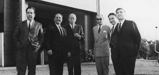 Skupinová černobílá fotografie 6 osob z roku 1959 v Ascendum